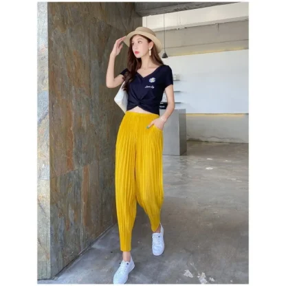 Solid Color Pleated Capri Pants - Image 2