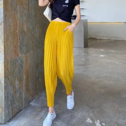 Solid Color Pleated Capri Pants